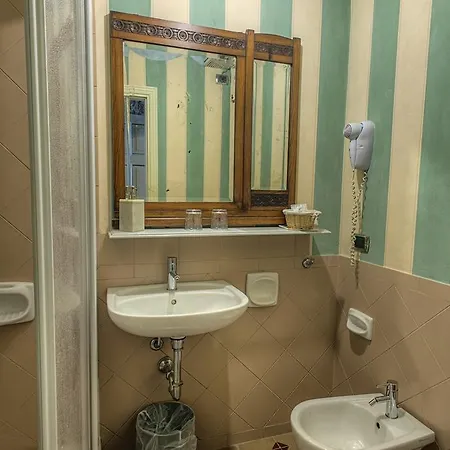 Bed & Breakfast L'antica Bifore 4*