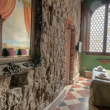 L'antica Bifore Lucques
