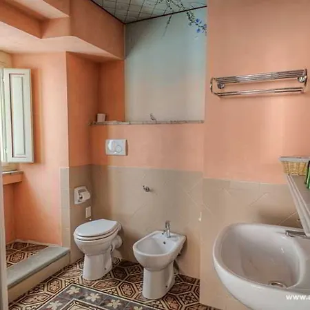 Bed & Breakfast L'antica Bifore 4*