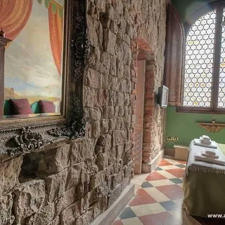 L'antica Bifore Lucques